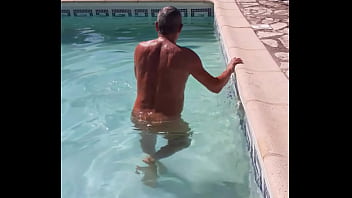 Preview 3 of Downblouse Seduce Daughter - Prendre un bain tout nu dans la piscine avec juste son plug plant&eacute_ dans son petit trou