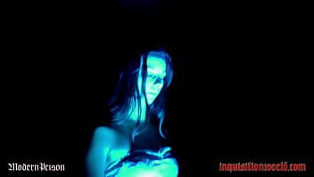 Preview 1 of Hind Sex Bf - Pervers! Die Clubschlampe wischt das Klo mit ihrem nackten K&ouml_rper (TRAILER)
