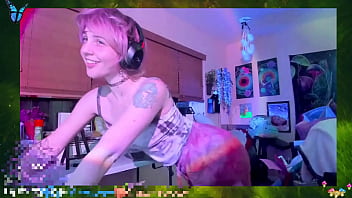 Preview 4 of Nakap Saking - ohhi i&#039_m live for a bit ^-^ chill dancey stream and working on the new update!!