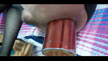 Preview 1 of Ibu Mertua Ngentot Sama Menantu - Abri&eacute_ndome el culo con un termo