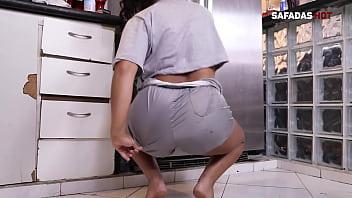 Preview 2 of Fucking Pictures Movies - Mamando o entregador