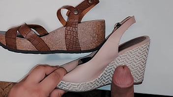 Preview 2 of Choti Girl Ki Shila Todna - Masturbating with sandals on high platform