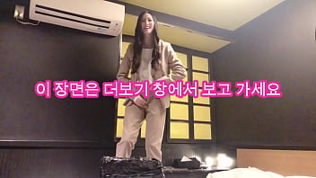 Preview 2 of Belgian Nahza - 한국어 자막. 재난용 화장실을 여자가 사용한 결과 | 일본의 아름다운 오줌.바이브레이터, 자위행위,  시오후키