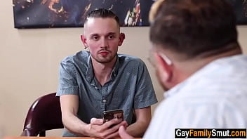 Preview 1 of Srtankawww Xxxviedocom - Inexperienced boy&#039_s first time gay sex with stepdad