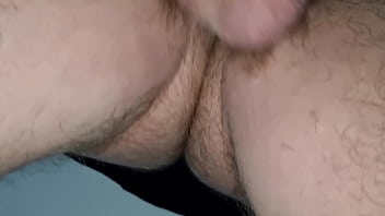 Preview 2 of Fraternity Hazing Hirap O Sarap - RAGAZZO SEXY SI SEGA IN T-SHIRT | E SBORRA SULLO SPECCHIO DELLA MATRIGNA - CON UN CAZZO DURO ENORME