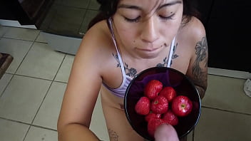 Preview 4 of German Family Sex Incest - LE DOY CREMA PARA SUS FRESAS A INGENUA