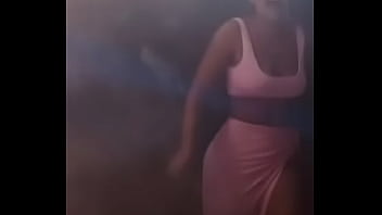 Preview 2 of Jspanese Milk - La presentadora mexicana de badabun Paola Castillo , mueve su rico Culo en p&uacute_blico en una disco y se abre completa enseńando  !!