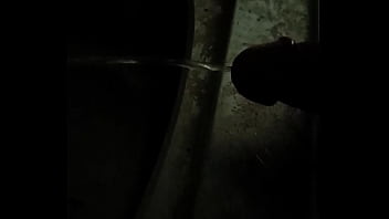 Preview 2 of Sunyn Leonn - Blue Room - La pisse du Gardien