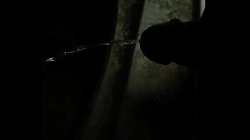 Preview 1 of Sunyn Leonn - Blue Room - La pisse du Gardien