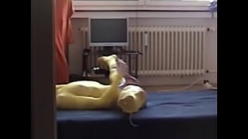 Preview 1 of Xxxcomfullhd - Die Fruchtmilch spritzt in gelbem Nylon aus meinem zuckenden und krampfenden Koerper - milking and cumming in yellow nylon pantyhose catsuit - Perspektive 3