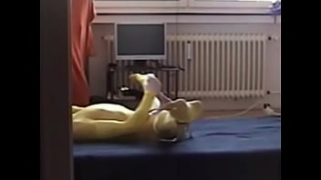 Preview 4 of Xxxcomfullhd - Die Fruchtmilch spritzt in gelbem Nylon aus meinem zuckenden und krampfenden Koerper - milking and cumming in yellow nylon pantyhose catsuit - Perspektive 3