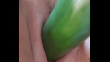 Preview 2 of Mom In Washing - Amateur se masturba y acaba en squirt