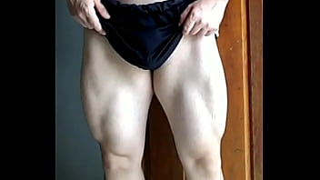 Preview 1 of Hot Porn Dyde - Mostrando a sobrecoxa e gozando gostoso