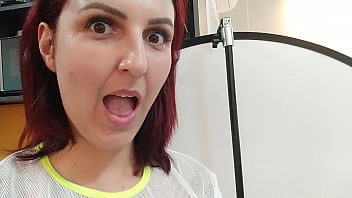 Preview 1 of Indiaa Mom - Definitivamente eu n&atilde_o sei me comportar com uma c&acirc_mera na m&atilde_o