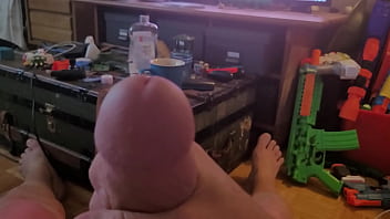 Preview 2 of Fist Belge - Quick stroke and cum after a long night.  Girlfriend cleans up the mess