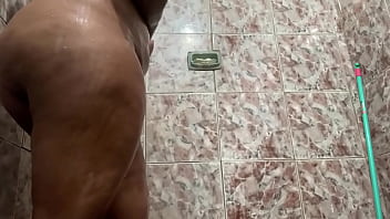 Preview 2 of Russian Massage Hidden Phone - MORENA NO BANHO QUER FODER GOSTOSO! Assista completo no Red