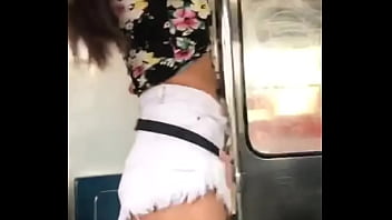 Preview 3 of Hot Wife Double Fuck - ESTA CHICA SE SUBIO AL METRO Y SE PUSO UNA ROPA SENSUAL