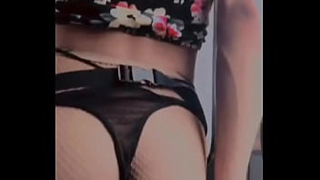 Preview 1 of Hot Wife Double Fuck - ESTA CHICA SE SUBIO AL METRO Y SE PUSO UNA ROPA SENSUAL