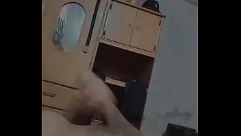 Preview 4 of Sleeping Mausi Xxxx Video - Chico con 18 se toca y muestra su pene