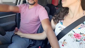Preview 3 of Curvy Busty Hips - Universitaria me masturba para pagar el UBER