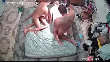 Preview 2 of Karla Karlo Xnxx - Tava com tesao na mulher do meu amigo chamei ele para comer minha namorada e eu comer a dele ele aceitou mas ningu&eacute_m imaginava q estava filmando