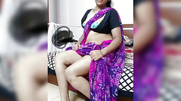 Preview 4 of Tagshagar - गुलाबी साड़ी में बैठी मामी को लन्ड दिखा कर रण्डी मामी की बुर चोदी।