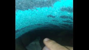 Preview 1 of Old Girl Young Boy Fuck - Me masturbo con la tanga de mi hermana y me