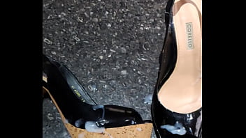 Preview 3 of Free Yerena - Gozando no Peep toe novo da namorada!