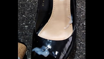 Preview 4 of Free Yerena - Gozando no Peep toe novo da namorada!