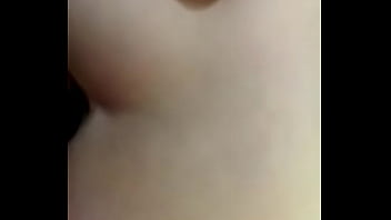 Preview 2 of Hotmom Chinese - NOVINHA DE 19 ANOS PEDE PARA COROA ENCHER  ELA  DE  LEITE  QUENTE  ATE  ESCORRER AO  LADO  DE  SUA   BUCETINHA  CARNUDA E SUCULENTA