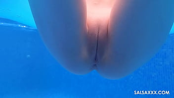 Preview 1 of Sucking Tiys - Life underwater is fucking amazing!