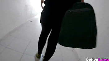 Preview 4 of Dar Biteen - Compa&ntilde_era del gym quiere verga el el ba&ntilde_o p&uacute_blico y la chupa como una profesional