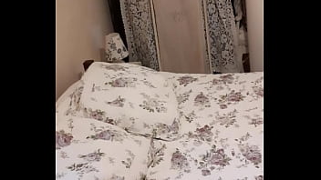 Preview 1 of Indian Missionary Posi Fuck - Sucer son gode comme une chienne en masque et string rouge