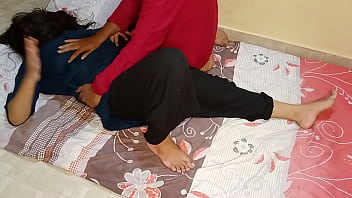 Preview 2 of Family Bras Sexy Xxx Boobos - बाथरूम साफ कर रही भाभी को पकड़ कर पेल दिया ! Bhabhi XXX Sex
