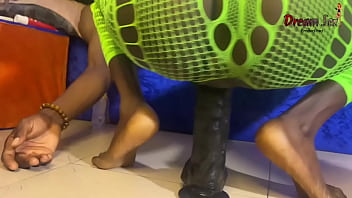 Preview 2 of Aunti And Farind Xxx - Vera knows exactly how to satisfy herself with her toy and a big dick