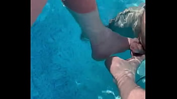 Preview 4 of Na Rotos Ex Vedio - Ftm Boy pussy being eaten at the pool