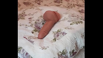 Preview 1 of Mom Caughr Son Mastubutatuion - Sucer son gode masqu&eacute_ en gros plan