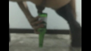 Preview 3 of Kulom Best - Casado Passivo Destruindo a Cuceta Sentando na Garrafa de Long Neck de 60 mm