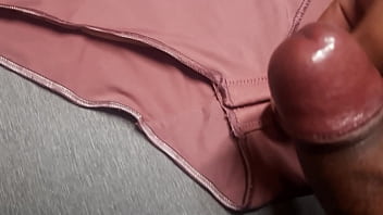 Preview 2 of Repsex Vidios - Me masturb&eacute_ y corr&iacute_ sobre la lencer&iacute_a nueva de mi mejor amiga. Ahora no se como limpiarlo