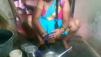 Preview 2 of Actress Story Xossip - Indian sexy aunty plate cleaning video