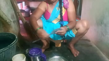 Preview 1 of Actress Story Xossip - Indian sexy aunty plate cleaning video