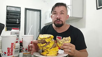 Preview 2 of Porny Domi - Comendo o Maior Burger King do X videos