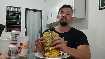 Preview 3 of Porny Domi - Comendo o Maior Burger King do X videos