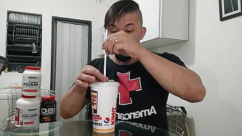 Preview 4 of Porny Domi - Comendo o Maior Burger King do X videos
