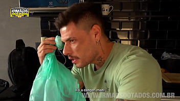 Preview 2 of Classic Xxx 3gp - ME AJUDOU FODENDO MEU RABO