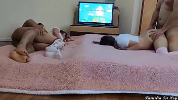 Preview 3 of Beach Sex V - Hijastras Adoptadas Para Ser Folladas Todo el Dia Como Esclavas Sexuales por sus Padrastros Pervertidos