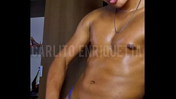 Preview 2 of Full Hd Video Porn Sex - Novinho batendo uma de calcinha enfiada no cu