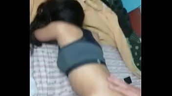 Preview 1 of Sexy Yoga Pants Porn - menina de 19  aninhos pede pra levar  na xereca   tiuzao penetra lentamente no come&ccedil_o para  n&atilde_o assustar e  logo  o coroa colocou tudo para dentro a novinha delirava  muintooo