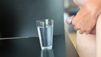 Preview 2 of Ass Geek - Cum Tonic - abspritzen ins Glas