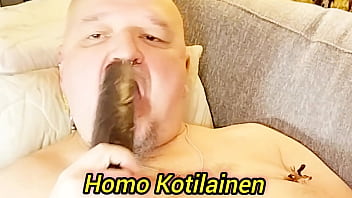 Preview 1 of Vergin Mami - Homo Kotilainen and his new pissing dildo - Feb 23,  2025